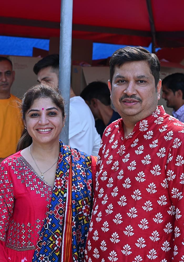 Rakesh Rajdev (રાકેશ રાજદેવ) - Celebrating Navratri in its True Spirit